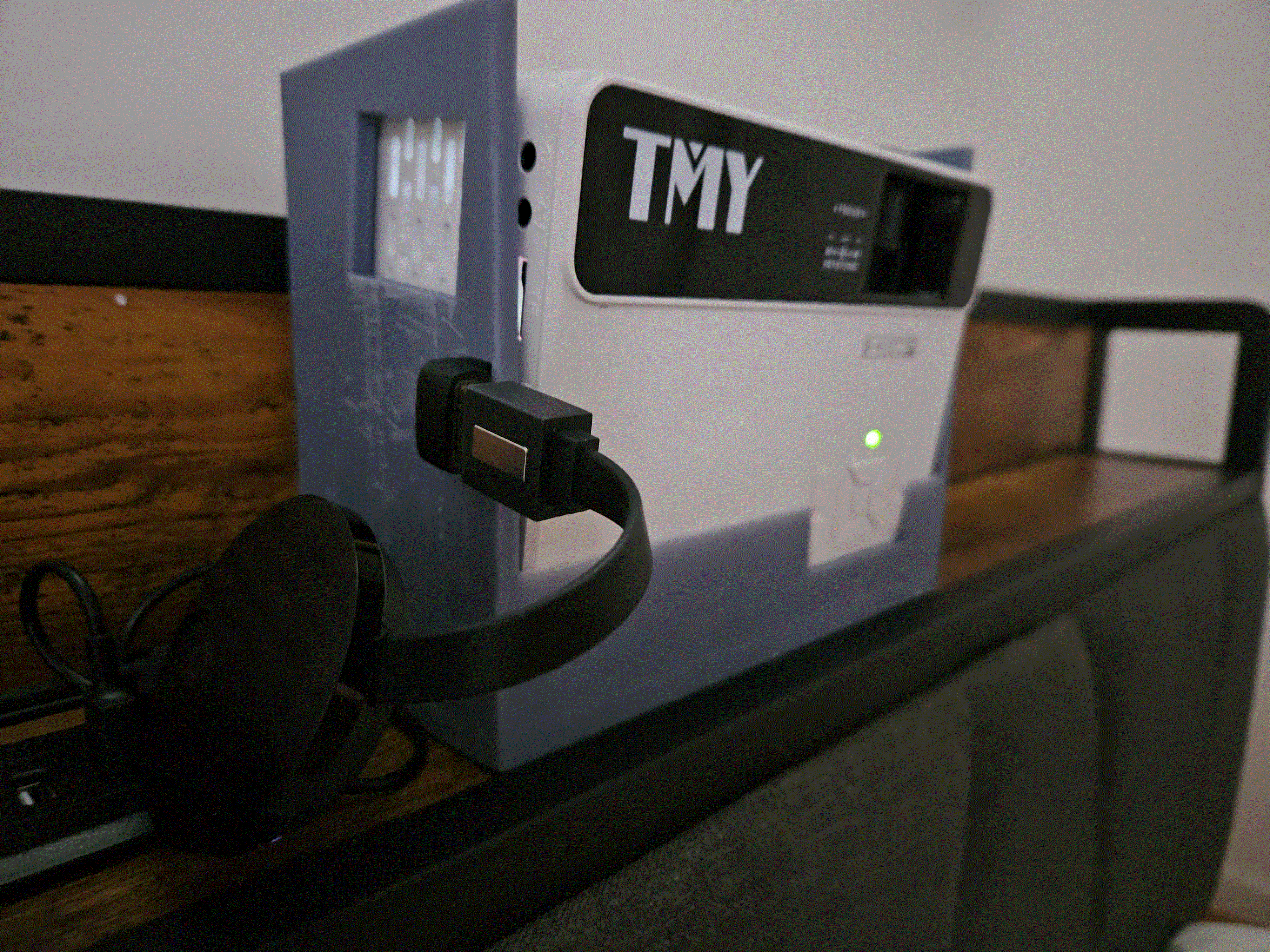 Ceiling Projector Mount With Chrome Cast